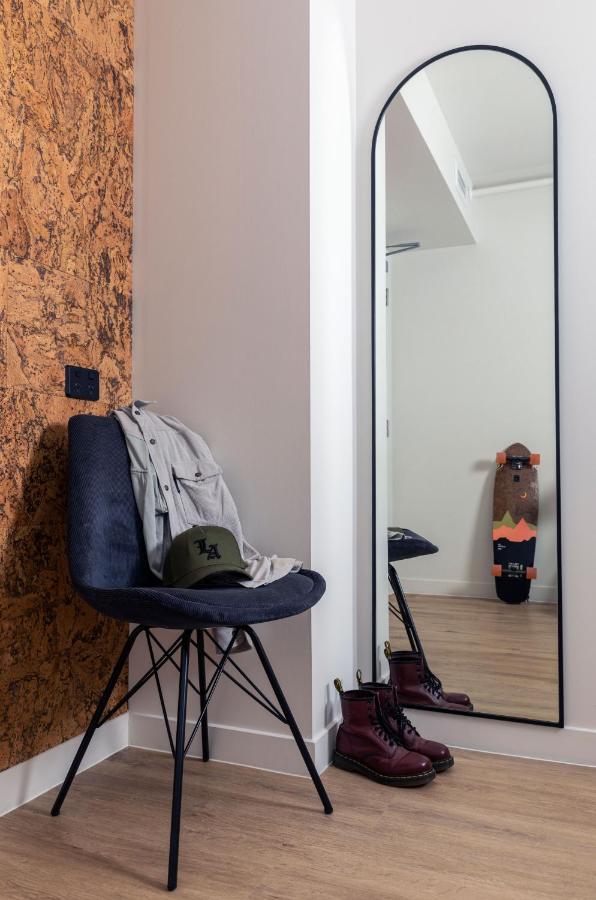 Lylo Auckland Hotel Exterior foto A long mirror