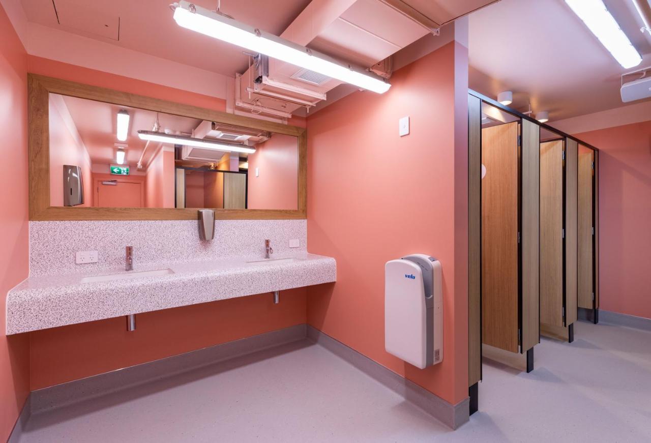 Lylo Auckland Hotel Quarto foto The new toilet block