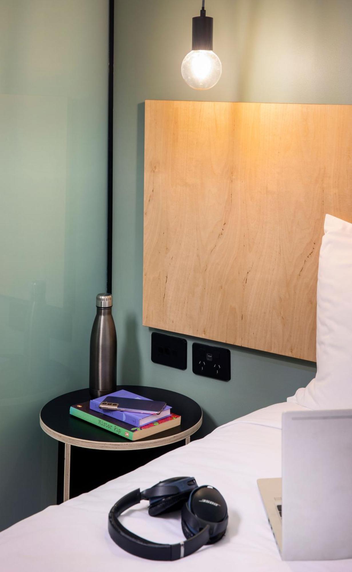 Lylo Auckland Hotel Quarto foto A room at the hotel